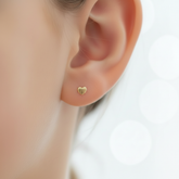 Arete corazón 3mm Oro 18k en lóbulo